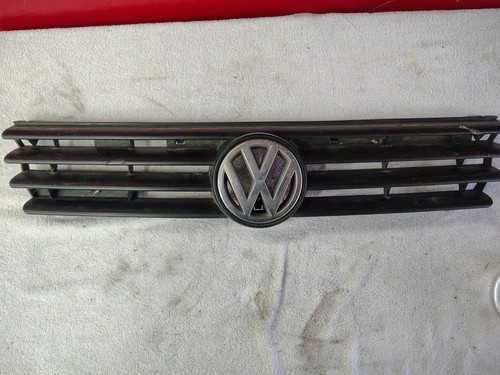 Front grill with - vw, badge
