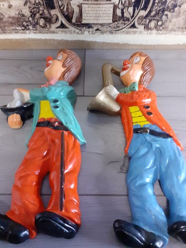 Pair ceramic clowns hand - pair,