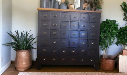 Merchant chest drawers - of,