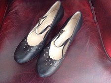 LADIES EVIE SHOES, SIZE 5