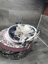 Fascinator Navy Blue/White