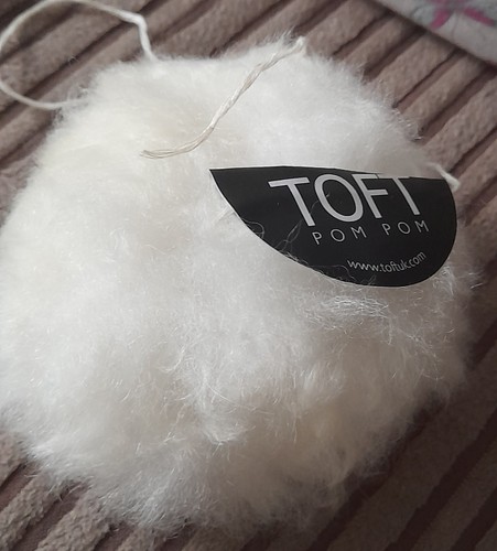 Toft alpaca fur pom - pom,
