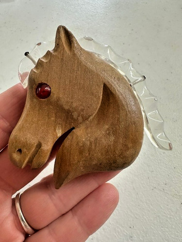 Vintage 1940s brooch carved - 1940s,