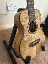 Breedlove Tenor Ukulele In Solid Myrtle Wood With Hard Carry Case