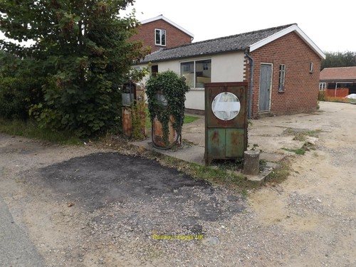 Photo petrol pump 12x8 - photo,