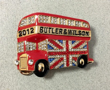 Boxed 2012 BUTLER & WILSON UNION JACK LONDON BUS BROOCH large sparkly statement