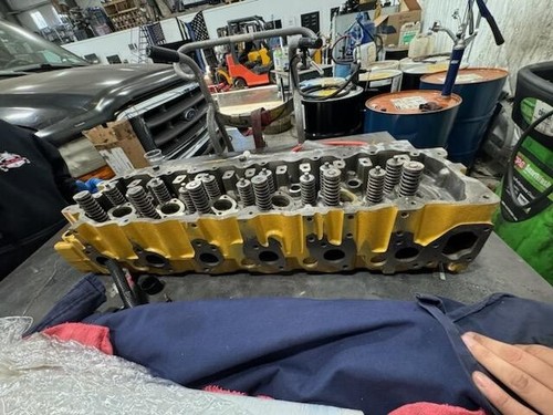 Cat engine head - cat,