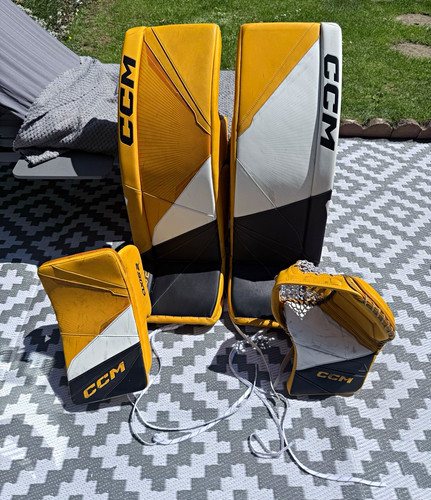 Ccm axis pro custom goalie - ccm,