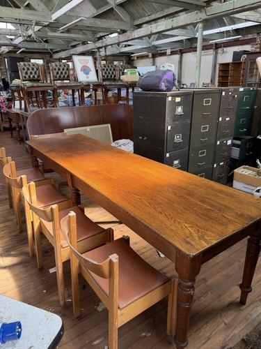 Solid oaktable medium turned - medium,