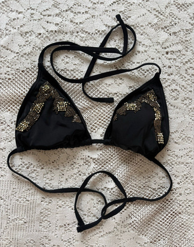 Black beaded triangle - f&f,