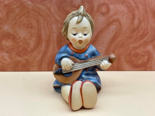 Hummel figurine singing - figurine, 53