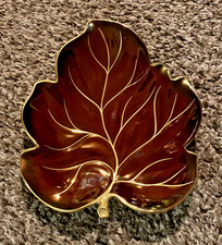 *** Carlton Ware Vintage Rouge Royale Leaf Dish - Made in England - 8" x 7" ***