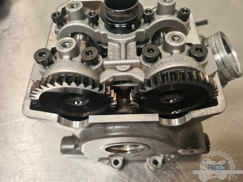 Rear cylinder head with