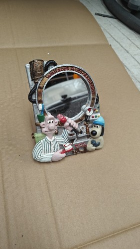 Wallace gromit shaving - &,