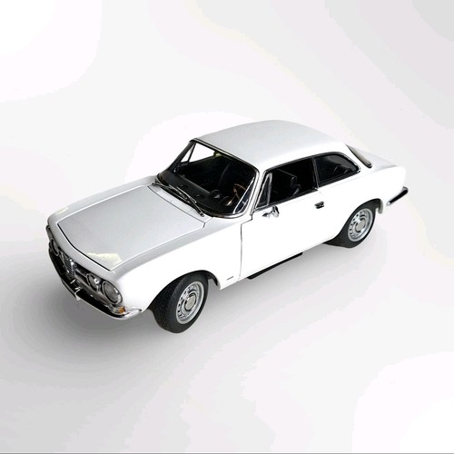 Autoart millennium alfa romeo - millennium,
