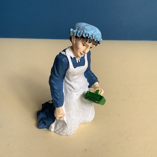 Scale dolls house resin - dolls,