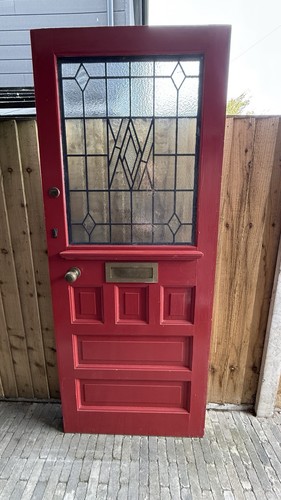 Traditional red white front - traditional, red/white