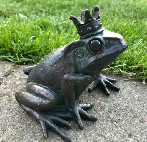 Frog toad with crown - frog/,