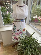 Vintage Retro c.1996 Floral Cotton Drill Marks and Spencer One Size Apron.