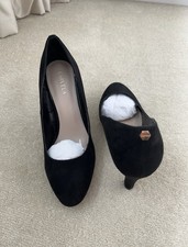 Carvela ‘Kapable’ Black Suede Court Shoe Size 6 In Original Box. Good Condition