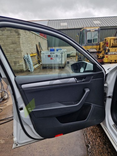 Skoda superb 3v3 - skoda, window