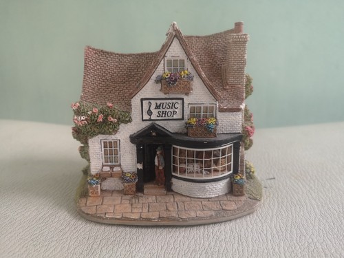 Lilliput lane the right - right, note"