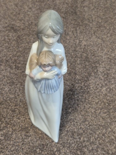 Nao lladro figure - nao,