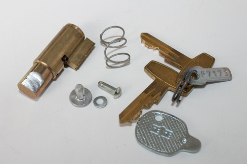 Frame lock handlebar lock