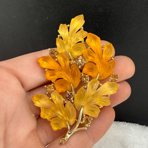 Vintage lisner leaf brooch - lisner,