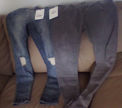 Bnwt hera ripped knee 30r - hera,