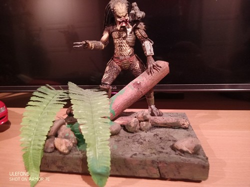 Predator statue figure base - predator,