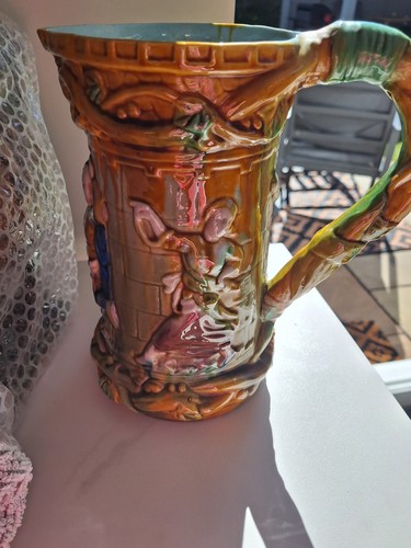 Flanders dancers majolica - flanders,