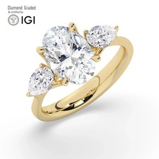 Oval Diamond Trilogy Ring 18k
