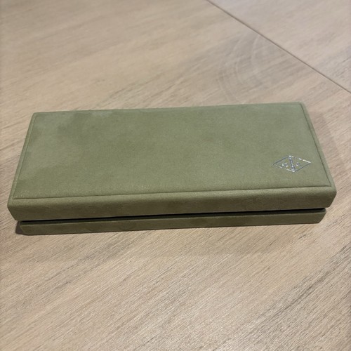 Van cleef arpels empty - arpels,