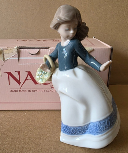 Nina alicia girl with flower - nina,