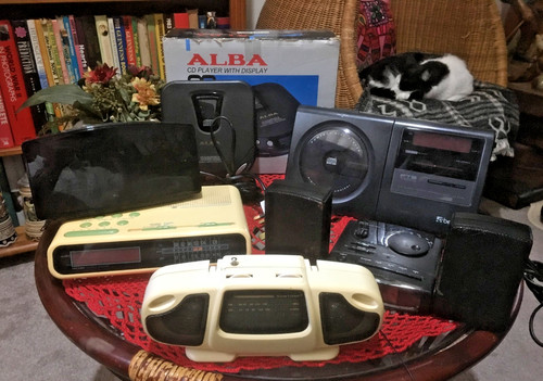 Job lot radios radio alarm - radios/radio,