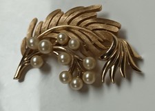 Vintage Trifari Gold Tone