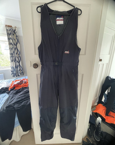 Musto performance sailing bib - musto,