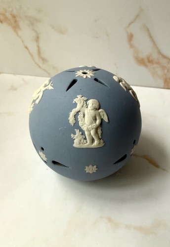 Wedgwood blue jasperware - blue,