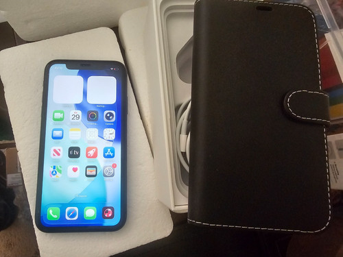 Boxed apple iphone 128gb - boxed,
