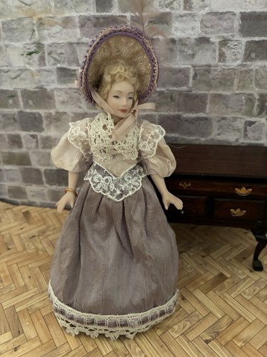 Dolls house scale - dolls, 1/12