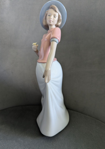 Lladro nao loves - he, me