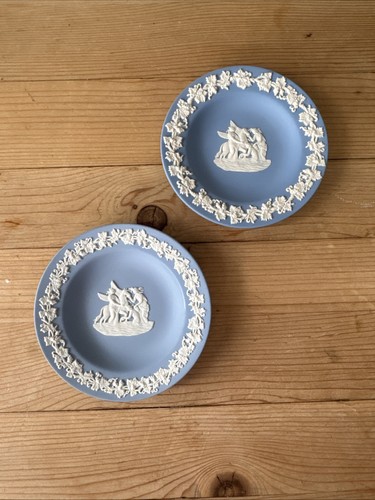 Pair vintage wedgewood - of,