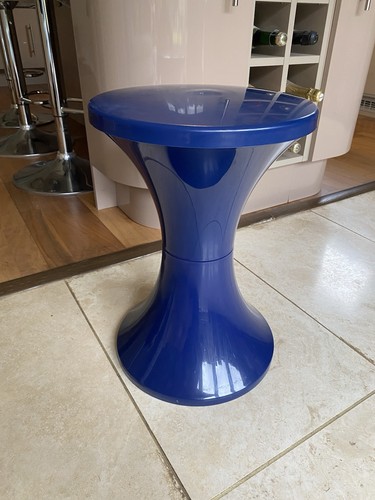 Dark blue plastic - dark, tam