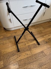 QuikLok T9 BK single braced single tier keyboard stand - Black