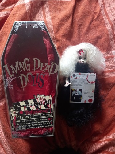 Mezco living dead - mezco, dolls
