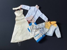 Mixed Sindy clothes with marks