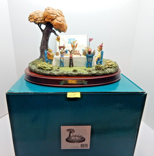 Wdcc hip pooh - hip!, pooh-ray