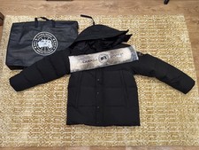Canada goose wyndham parka black badge Medium