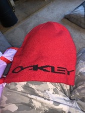 Oakley Beanie Hat One Size try Spellout Pom Pom Snowboard red